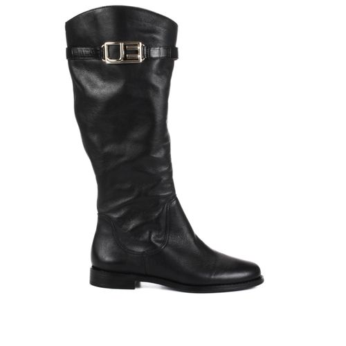 Bota Preta Cano Longo Salto Baixo Fivela Couro
