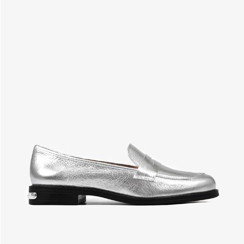 Loafer Metalizado Prata Salto Baixo Couro