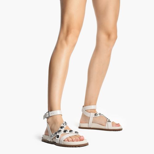 Sandália Papete Branco Blanc Tachas Prata Couro