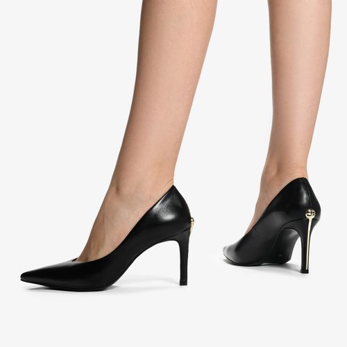 Scarpin Preto Salto Médio Mandala JB Couro