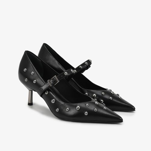 Scarpin Preto Tachas Salto Baixo Fino Couro