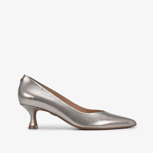 Scarpin Prata Salto Fino Baixo Couro Metalizado