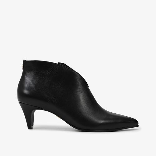Bota Bico Fino Preto Couro