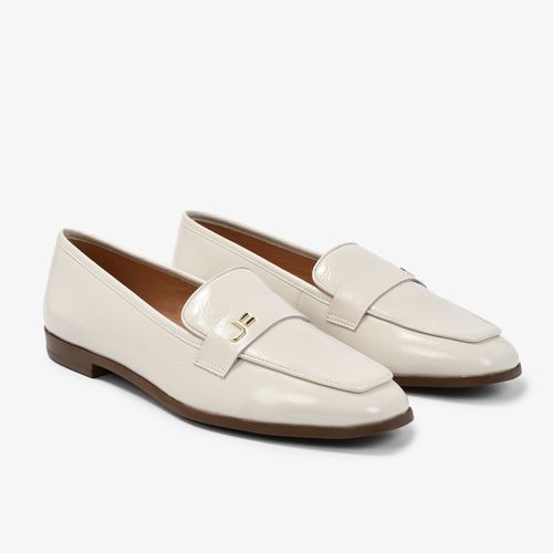 Loafer Off White Couro Verniz