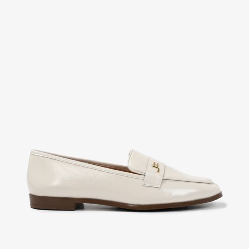 Loafer Off White Couro Verniz