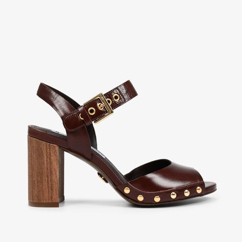 Sandália Marrom Florença Tachas Dourado Couro Caseinado