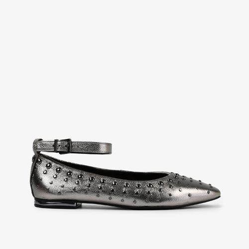 Sapatilha Cinza Tachas Grafite Couro