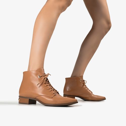 Bota Salto Baixo Caramelo Álamo Couro