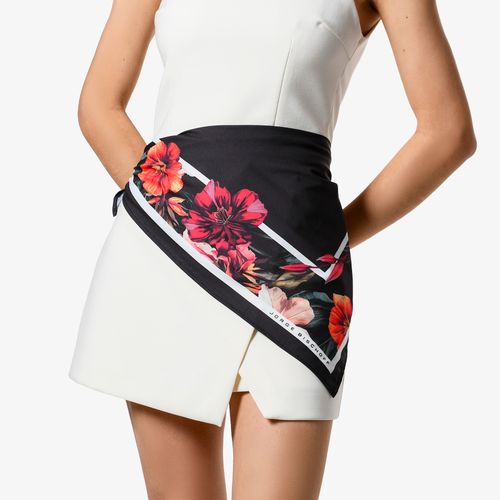 Lenço Alma Andina Preto Floral Tecido