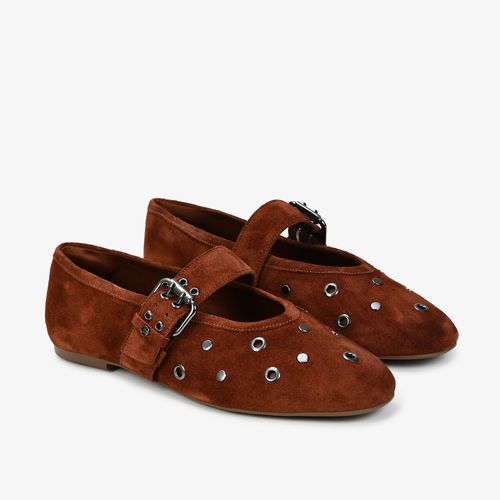 Sapatilha Marrom Tabaco Tachas Camurça